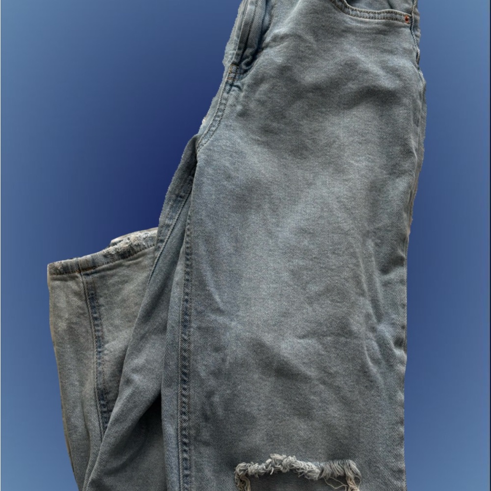 Women’s Distressed Blue Jeans ripped